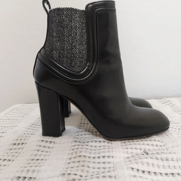 Alexander McQueen Chelsea Heeled Ankle Boots - Picture 3 of 5